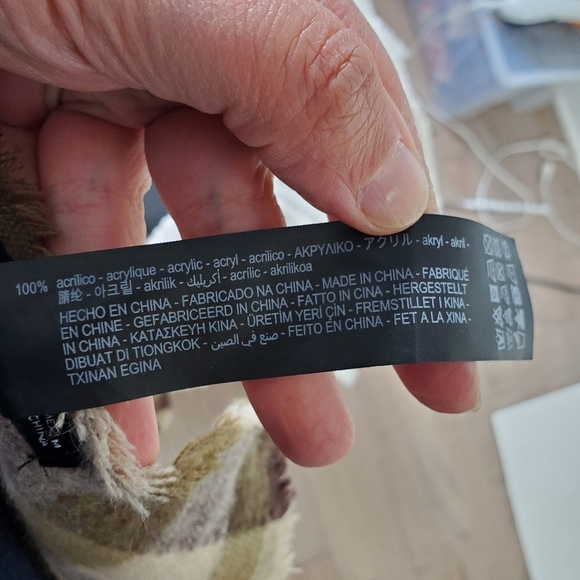 Large Zara green and purple plaid knit scarf - Picture 7 of 8